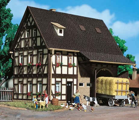 Vollmer 43731 - Bauernhaus mit Scheune - H0