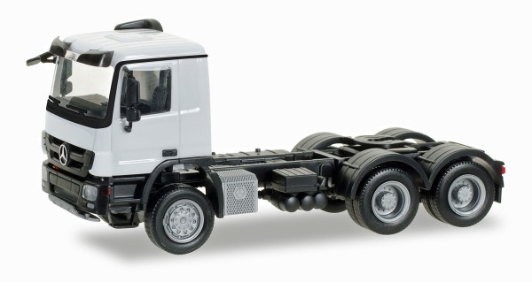 Herpa 158299-004 - Mercedes-Benz Actros M 08 Allrad-Zugmaschine 3achs, weiß - 1:87