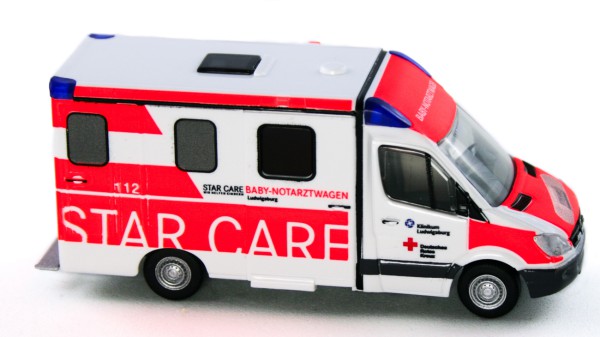 Rietze 61739 - Strobel RTW Sprinter DRK Klinikum Ludwigsburg Baby-NAW - 1:87